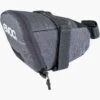 EVOC SEAT BAG TOUR CARBON GREY -Sramzed Geschaft 100606121 L SEAT BAG TOUR 1920x1920 21334691
